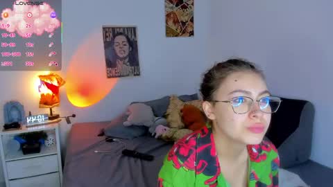 Snapshot of marieetaylor chatting on 04-27-26, 07:12 Mariee online show from 04-27-26, 07:12
