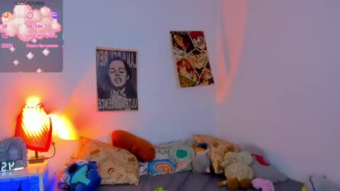 Snapshot of marieetaylor chatting on 05-07-26, 09:53 Mariee online show from 05-07-26, 09:53