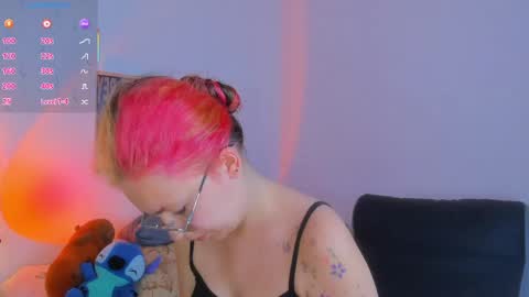 Snapshot of marieetaylor chatting on 05-23-26, 06:56 Mariee online show from 05-23-26, 06:56