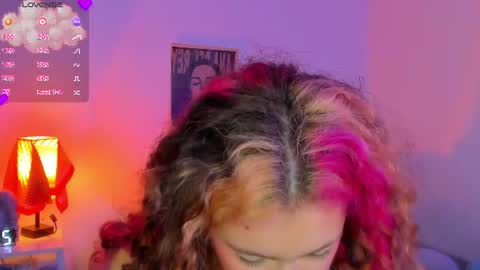 Snapshot of marieetaylor chatting on 06-18-26, 10:14 Mariee online show from 06-18-26, 10:14