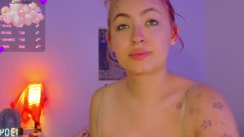 Snapshot of marieetaylor chatting on 06-21-26, 07:05 Mariee online show from 06-21-26, 07:05