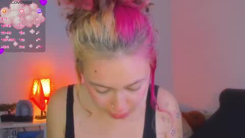 Snapshot of marieetaylor chatting on 06-24-26, 10:20 Mariee online show from 06-24-26, 10:20