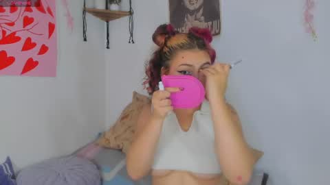 Snapshot of marieetaylor chatting on 07-27-26, 05:53 Mariee online show from 07-27-26, 05:53