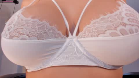 Snapshot of mariejane2 chatting on 12-19-24, 03:19 Im Marie Jane online show from 12-19-24, 03:19