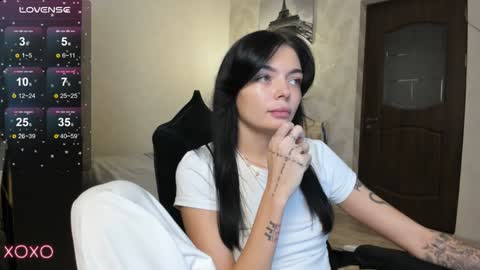 Snapshot of mariella__adams chatting on 01-29-25, 05:56 Maria online show from 01-29-25, 05:56