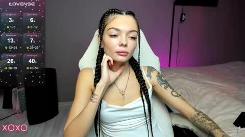 Snapshot of mariella__adams chatting on 10-28-25, 10:52 Maria online show from 10-28-25, 10:52