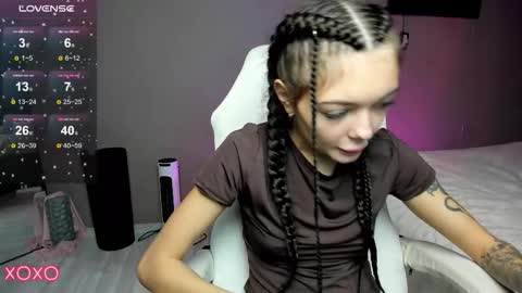 Snapshot of mariella__adams chatting on 10-30-25, 10:06 Maria online show from 10-30-25, 10:06