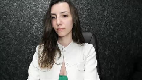 Snapshot of marielleanker chatting on 09-17-25, 05:53 marielleanker online show from 09-17-25, 05:53