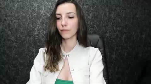 Snapshot of marielleanker chatting on 11-15-25, 12:52 marielleanker online show from 11-15-25, 12:52