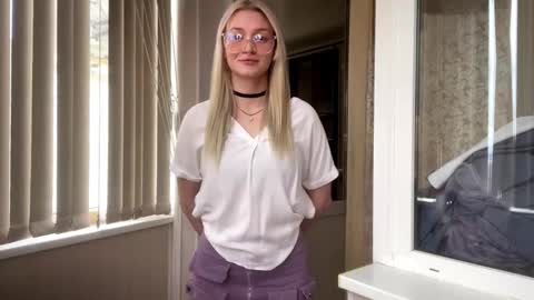 Hey Im Ash  I think together we can hit first 10 thumbs up online show from 02-26-26, 11:09