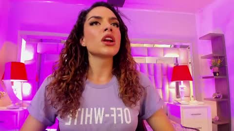 mariiahneedles online show from 10-21-25, 11:49