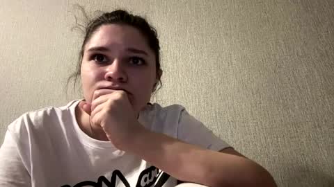 Emmie online show from 04-12-26, 10:09