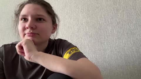 Emmie online show from 05-02-26, 01:43