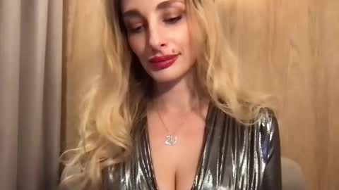 Snapshot of marilyndevilish chatting on 01-01-25, 12:53 MarilynDevilish online show from 01-01-25, 12:53