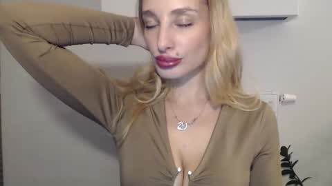 Snapshot of marilyndevilish chatting on 01-03-25, 09:15 MarilynDevilish online show from 01-03-25, 09:15