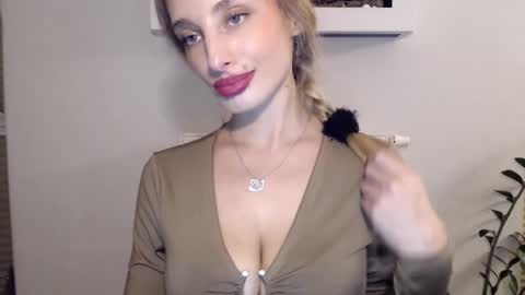 Snapshot of marilyndevilish chatting on 01-16-25, 06:59 MarilynDevilish online show from 01-16-25, 06:59