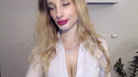 Snapshot of marilyndevilish chatting on 01-22-25, 06:41 MarilynDevilish online show from 01-22-25, 06:41