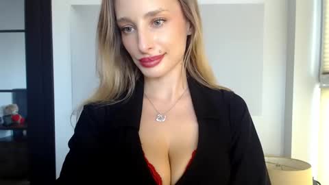 Snapshot of marilyndevilish chatting on 02-22-25, 11:35 MarilynDevilish online show from 02-22-25, 11:35