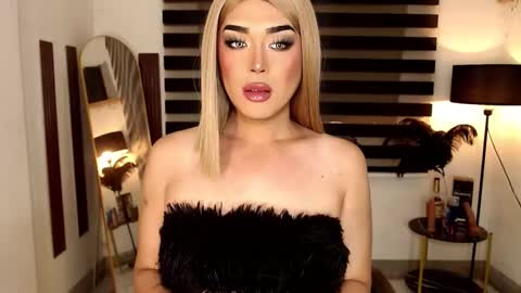 Snapshot of marinamorets chatting on 02-09-25, 02:38 marina online show from 02-09-25, 02:38