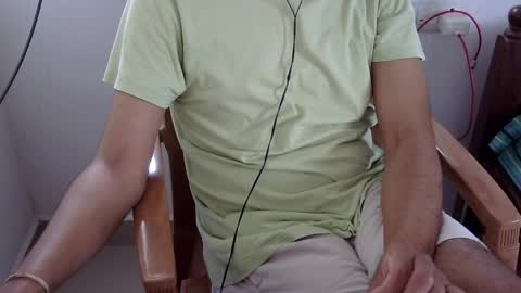 Snapshot of marinavine chatting on 05-02-26, 05:45 The SHY UncutBoy online show from 05-02-26, 05:45