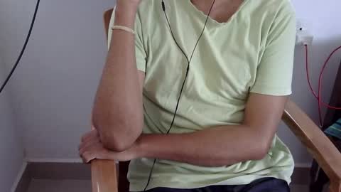 Snapshot of marinavine chatting on 05-11-26, 06:19 The SHY UncutBoy online show from 05-11-26, 06:19