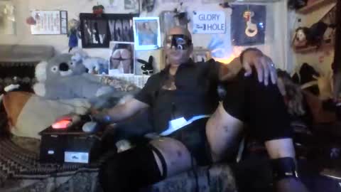 Snapshot of mario_1974 chatting on 04-19-26, 10:01 Ray online show from 04-19-26, 10:01