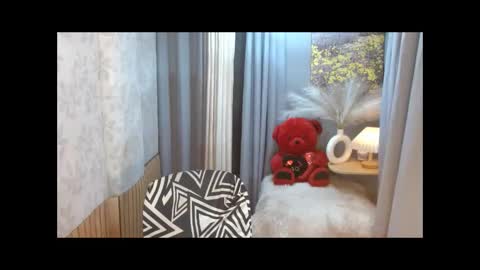 LEAH online show from 04-19-26, 06:10