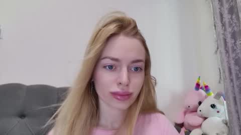 mariwell online show from 05-17-26, 02:42
