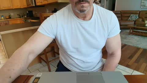 Snapshot of mark48130 chatting on 02-25-25, 02:33 Mark online show from 02-25-25, 02:33