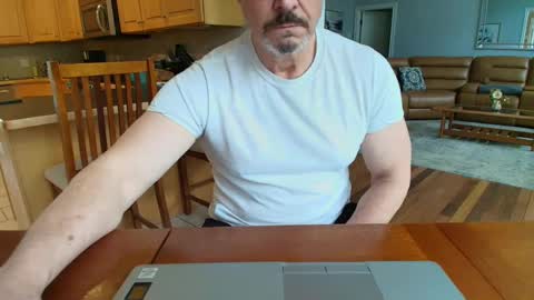 Snapshot of mark48130 chatting on 03-02-25, 07:23 Mark online show from 03-02-25, 07:23