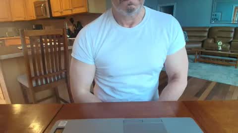 Snapshot of mark48130 chatting on 03-09-25, 01:04 Mark online show from 03-09-25, 01:04