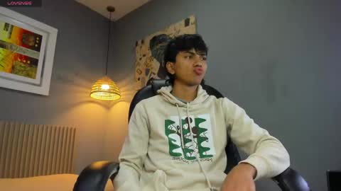Snapshot of markbowie chatting on 04-30-26, 11:27 markbowie online show from 04-30-26, 11:27