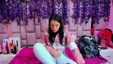 Snapshot of marlyanal chatting on 02-18-25, 01:33 Marly Anal  online show from 02-18-25, 01:33