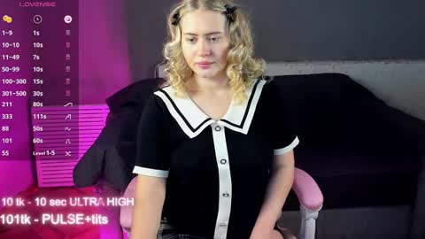 Snapshot of marmel199 chatting on 12-10-24, 05:55 Liza online show from 12-10-24, 05:55