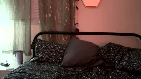 maroon_moon online show from 02-15-25, 08:22