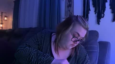 maroon_moon online show from 11-20-25, 01:06