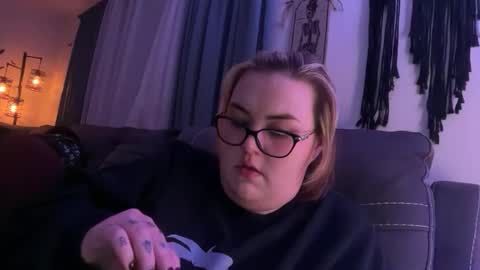 maroon_moon online show from 11-27-25, 01:07