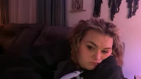 maroon_moon online show from 12-14-25, 02:17