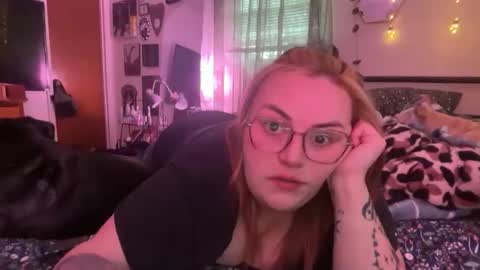 maroon_moon online show from 04-22-26, 10:44