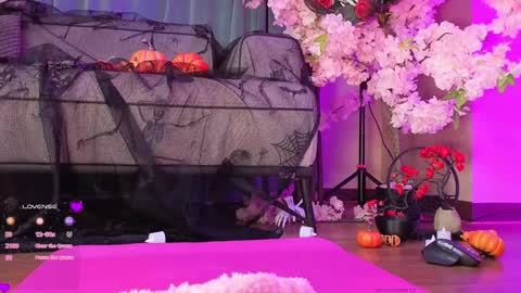 Mary online show from 10-28-25, 07:49