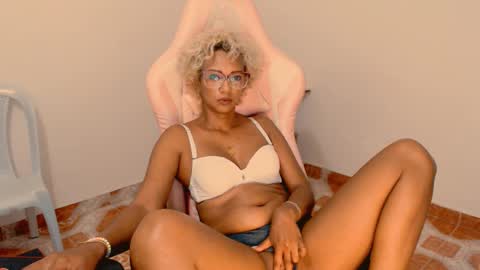 Snapshot of marryme00 chatting on 02-18-26, 06:59 May online show from 02-18-26, 06:59