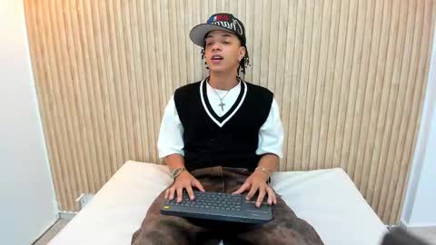 MARSHALL online show from 09-26-25, 01:37