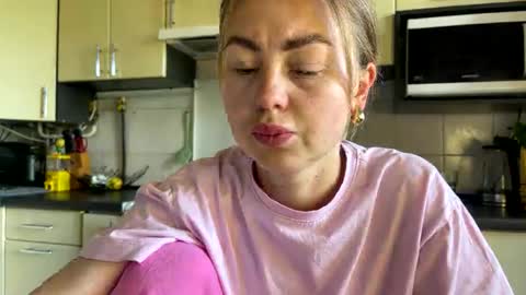 Marta online show from 05-07-26, 01:05