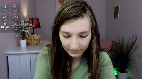 Snapshot of marthalune chatting on 10-19-25, 10:38 Martha online show from 10-19-25, 10:38