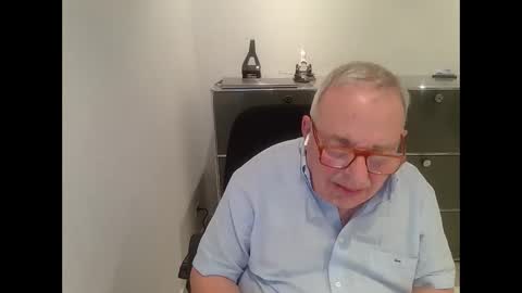 Snapshot of martin_1947 chatting on 12-28-24, 10:44 martin_1947 online show from 12-28-24, 10:44
