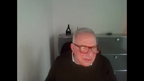 Snapshot of martin_1947 chatting on 02-16-25, 04:42 martin_1947 online show from 02-16-25, 04:42
