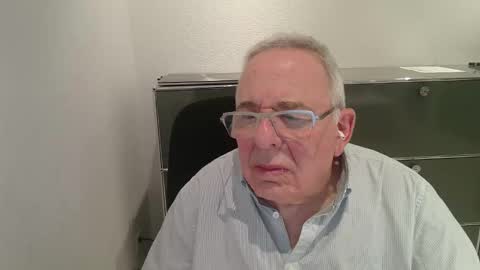 Snapshot of martin_1947 chatting on 03-11-26, 05:52 martin_1947 online show from 03-11-26, 05:52