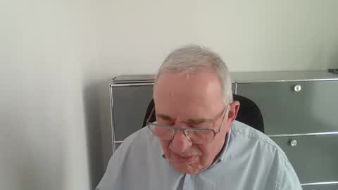 Snapshot of martin_1947 chatting on 04-05-26, 01:52 martin_1947 online show from 04-05-26, 01:52