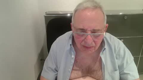 Snapshot of martin_1947 chatting on 04-09-26, 09:53 martin_1947 online show from 04-09-26, 09:53