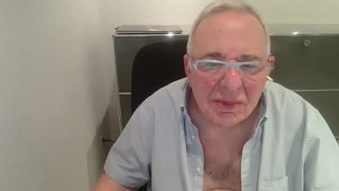 Snapshot of martin_1947 chatting on 04-10-26, 09:30 martin_1947 online show from 04-10-26, 09:30